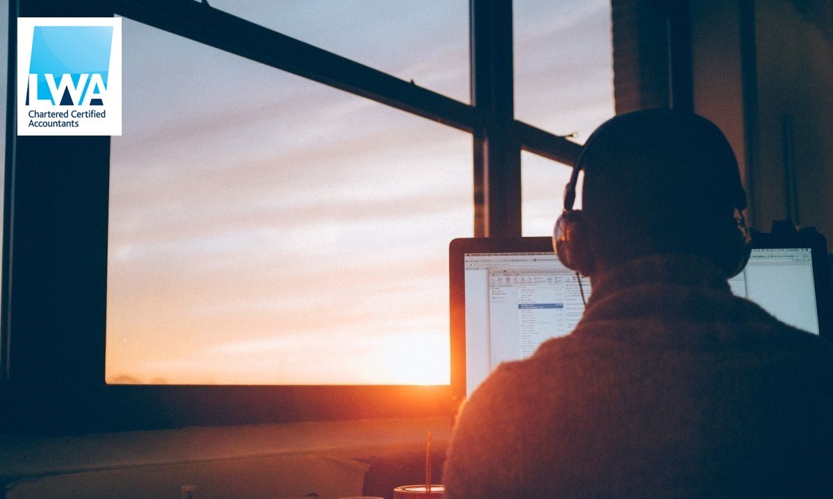 Calculating Holiday Pay for Staff that Work Variable Hours or Regular